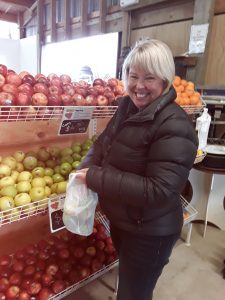 Customer Kathy Wilson in her fruit shop on the outskirts of Invercargill